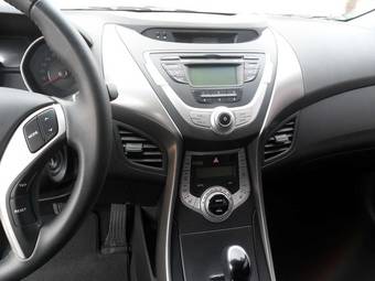 2011 Hyundai Avante Images