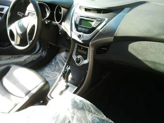 2011 Hyundai Avante Photos