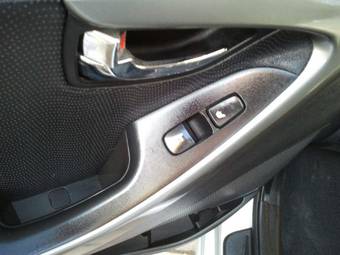2011 Hyundai Avante Pics