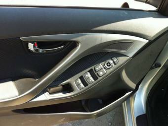 2011 Hyundai Avante Photos