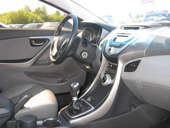 2011 Hyundai Avante Photos