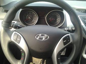 2011 Hyundai Avante Pictures
