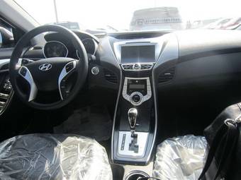 2011 Hyundai Avante Pictures