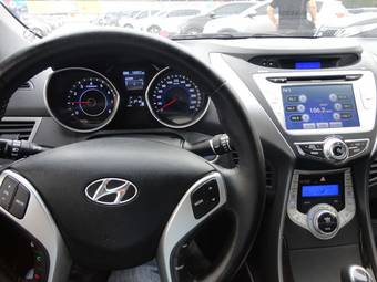 2011 Hyundai Avante Pictures