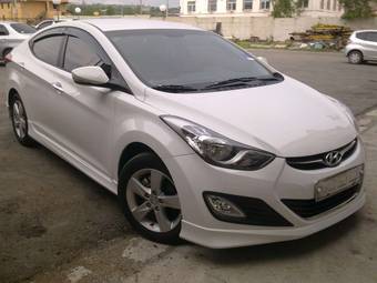 2011 Hyundai Avante Pictures