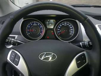 2011 Hyundai Avante Images