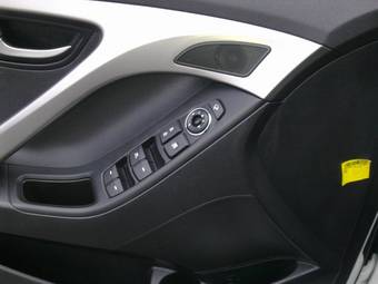 2011 Hyundai Avante Pics
