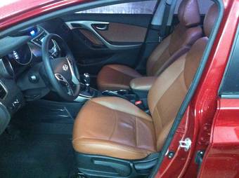2011 Hyundai Avante Pictures