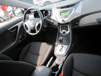 2011 Hyundai Avante Images