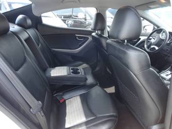 2011 Hyundai Avante Pictures