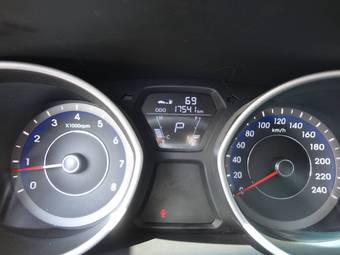 2011 Hyundai Avante Pics