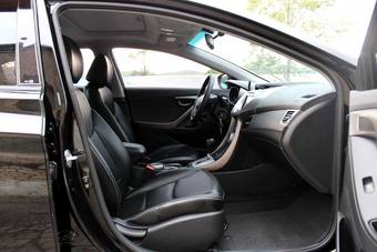 2011 Hyundai Avante Pictures