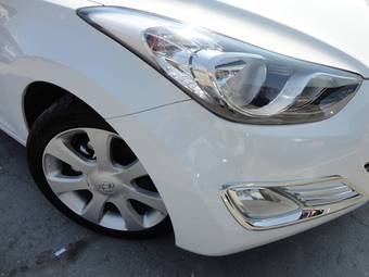 2011 Hyundai Avante Pictures