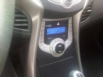 2012 Hyundai Avante Pictures
