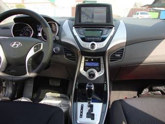 2012 Hyundai Avante Images