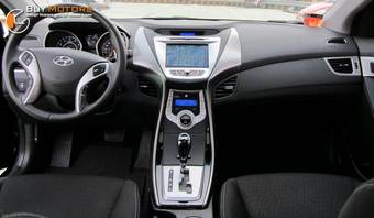 2012 Hyundai Avante Pics