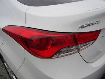 2012 Hyundai Avante Images