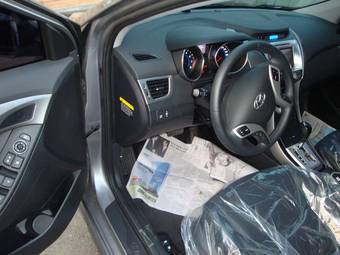 2012 Hyundai Avante Pictures