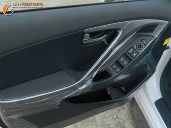 2012 Hyundai Avante Pictures