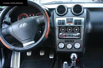 2003 Hyundai Coupe Pictures