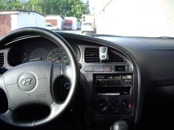 2001 Hyundai Elantra Images