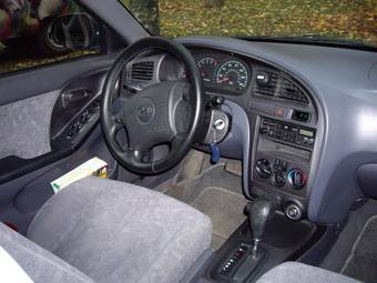 2001 Hyundai Elantra Pictures