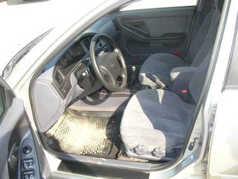 2002 Hyundai Elantra Photos