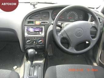 2003 Hyundai Elantra Pictures