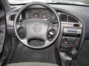 2003 Hyundai Elantra Pictures