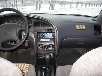 2003 Hyundai Elantra Pictures