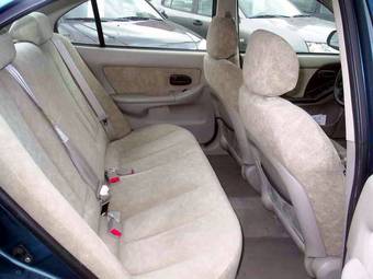 2003 Hyundai Elantra Pictures