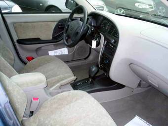 2003 Hyundai Elantra Photos