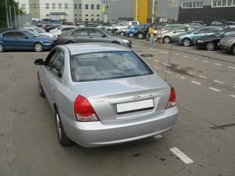 2003 Hyundai Elantra Photos