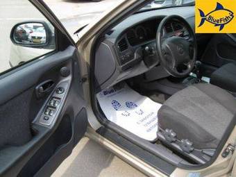 2003 Hyundai Elantra Images