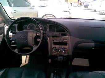 2003 Hyundai Elantra Pictures