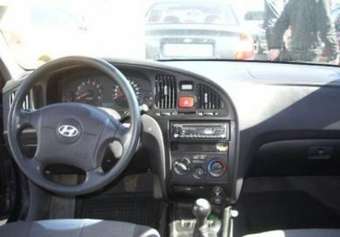 2004 Hyundai Elantra Pictures