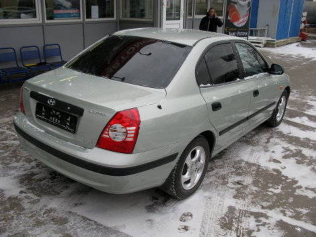 2004 Hyundai Elantra specs mpg, towing capacity, size, photos