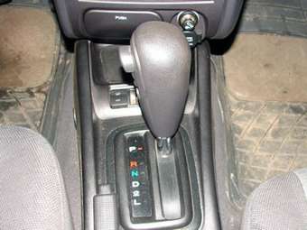 2004 Hyundai Elantra Photos