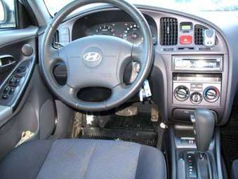 2004 Hyundai Elantra Pictures