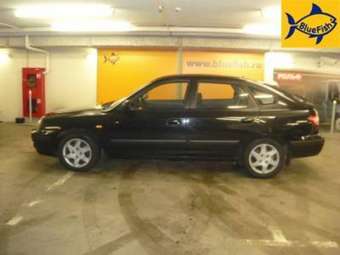 2004 Hyundai Elantra Photos