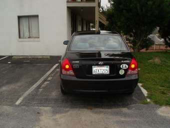 2004 Hyundai Elantra Images