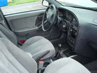 2004 Hyundai Elantra Pics