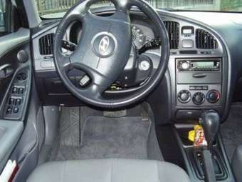 2004 Hyundai Elantra Pictures