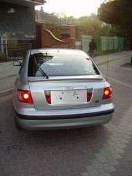 2004 Hyundai Elantra Photos