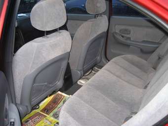2004 Hyundai Elantra Photos