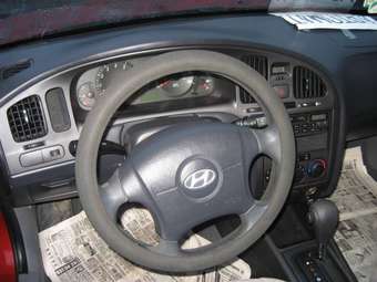 2004 Hyundai Elantra Pictures