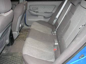 2004 Hyundai Elantra Pictures