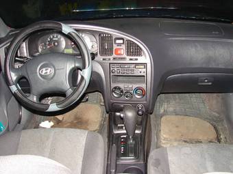 2004 Hyundai Elantra Pictures