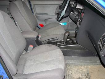 2004 Hyundai Elantra Photos