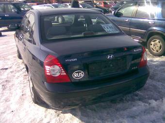 2004 Hyundai Elantra Photos